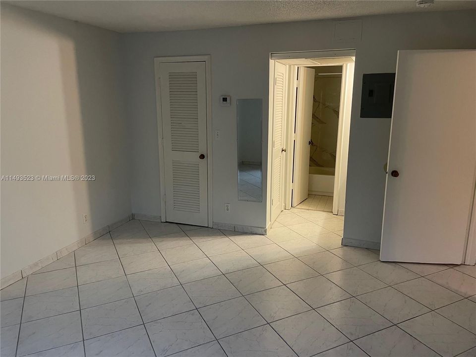 Recently Rented: $1,675 (1 beds, 1 baths, 700 Square Feet)