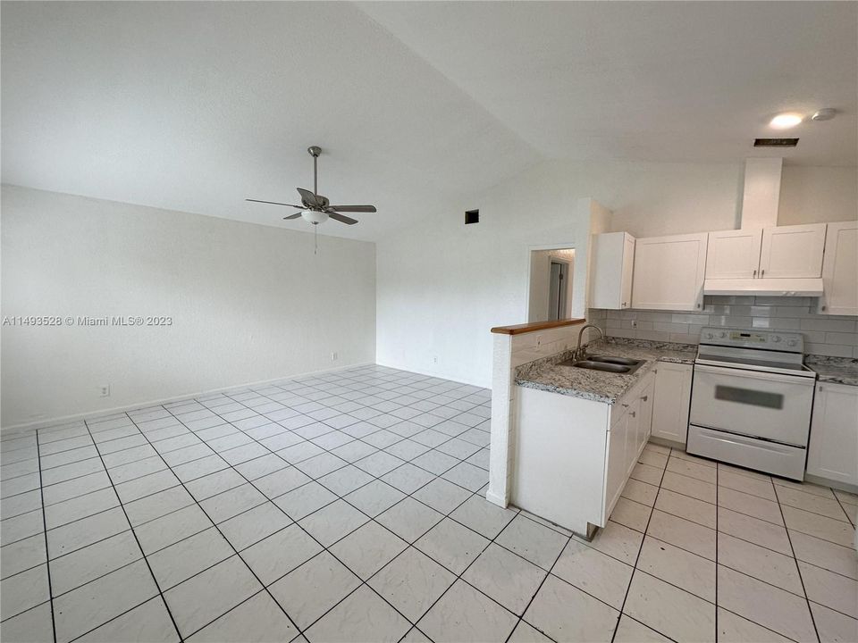 Recently Rented: $2,500 (3 beds, 2 baths, 1080 Square Feet)