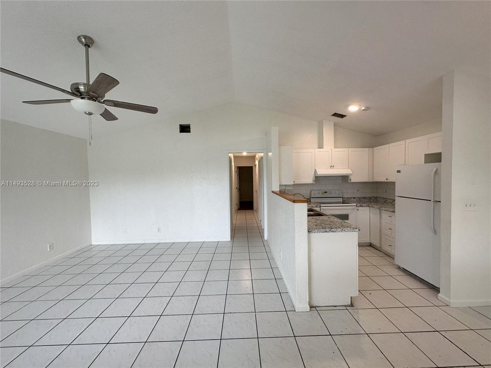 Recently Rented: $2,500 (3 beds, 2 baths, 1080 Square Feet)