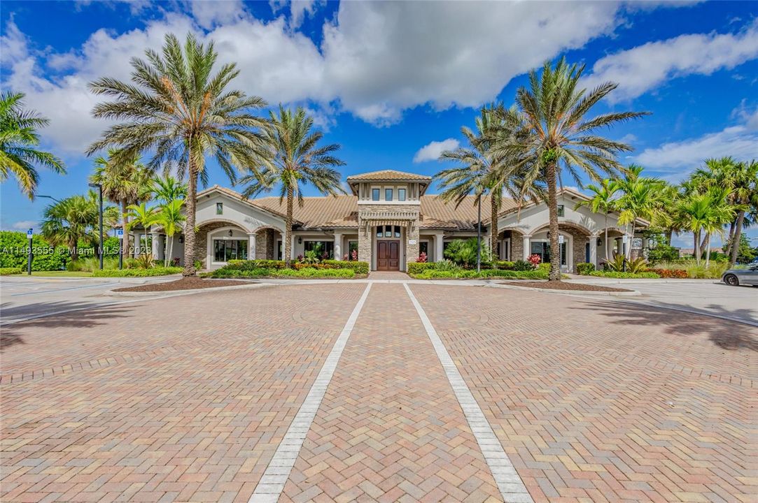 Recently Sold: $2,350,000 (6 beds, 4 baths, 4885 Square Feet)