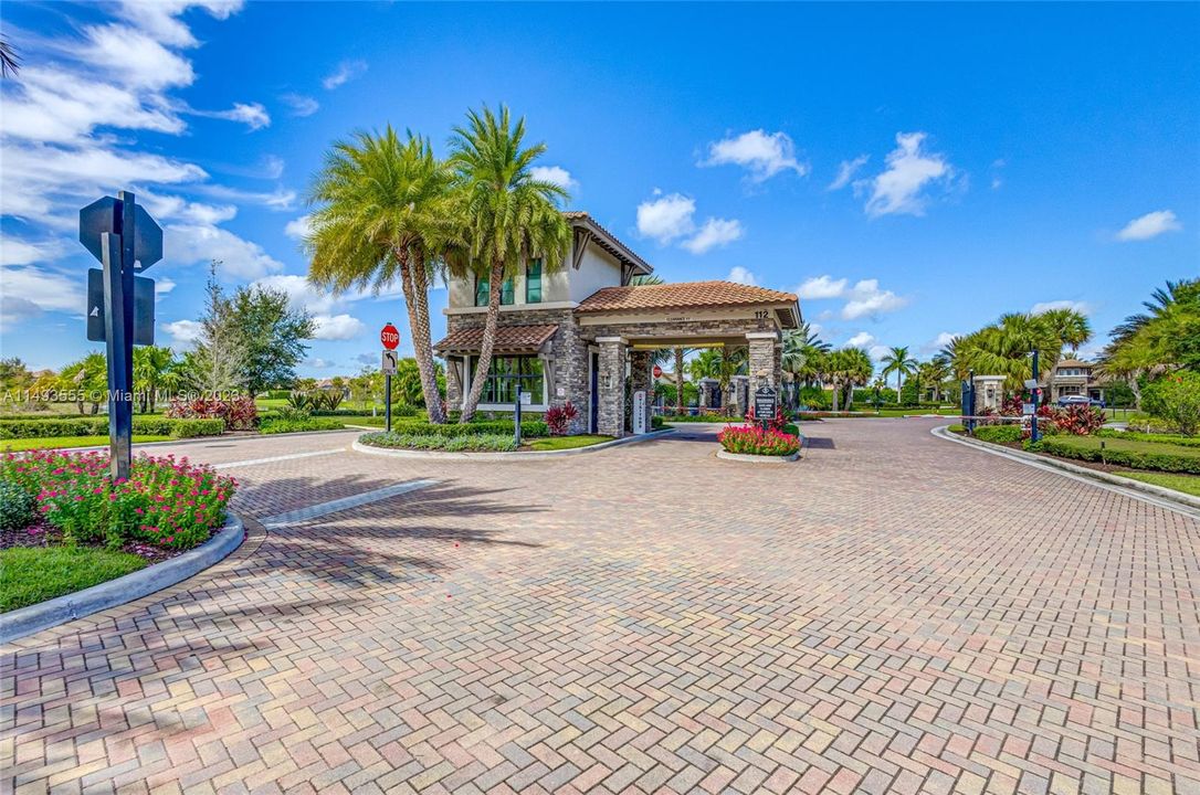 Recently Sold: $2,350,000 (6 beds, 4 baths, 4885 Square Feet)