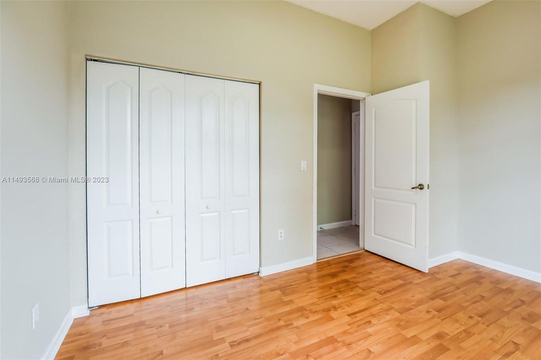 最近售出: $420,000 (3 贝兹, 2 浴室, 1402 平方英尺)