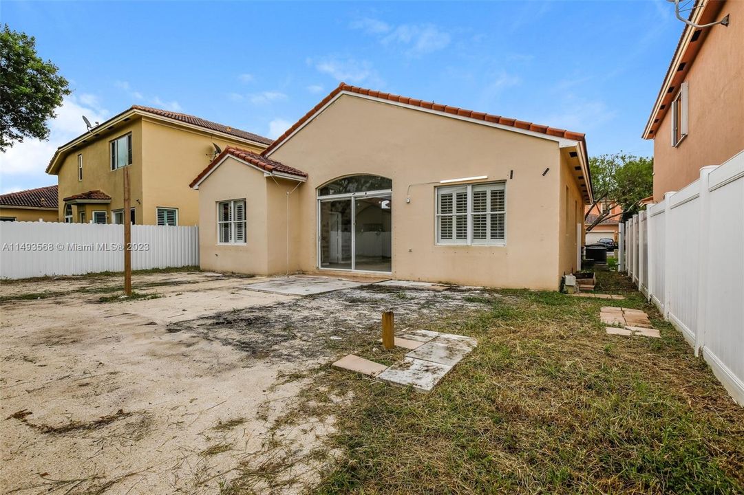 最近售出: $420,000 (3 贝兹, 2 浴室, 1402 平方英尺)