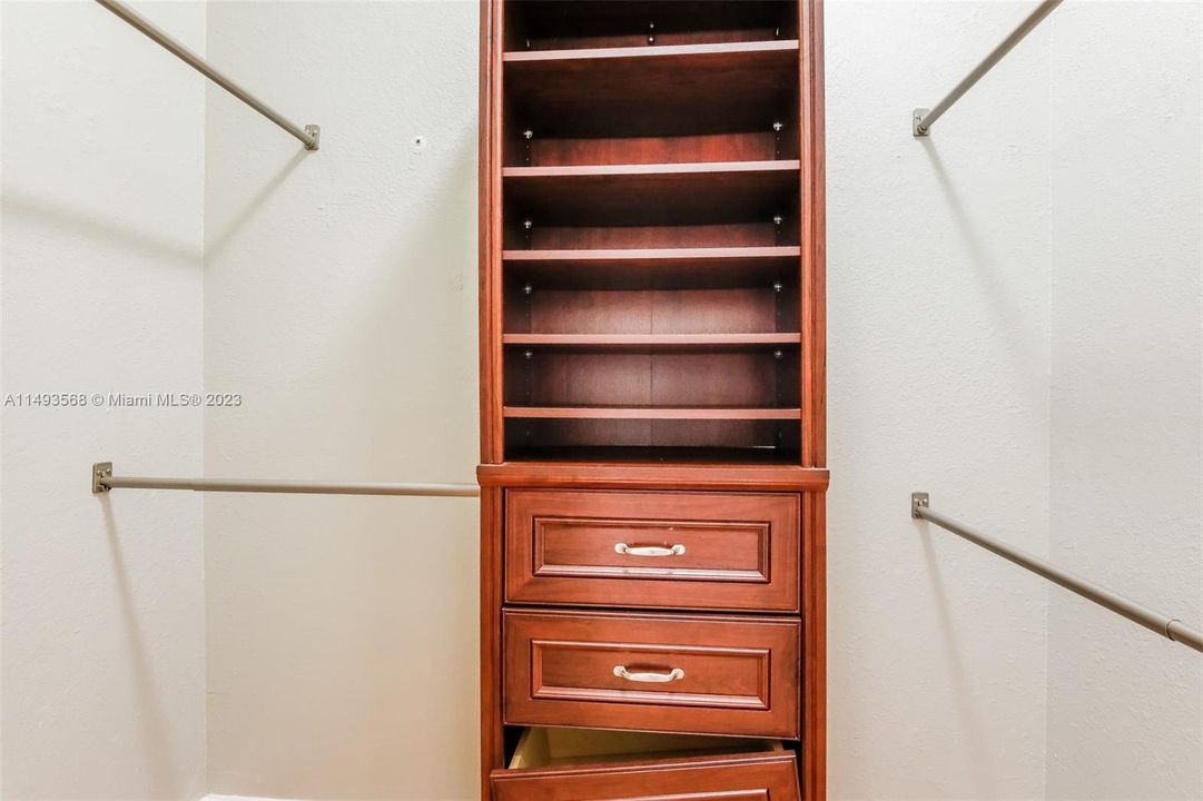 最近售出: $420,000 (3 贝兹, 2 浴室, 1402 平方英尺)