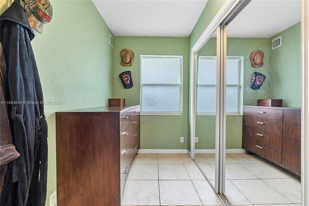 Recently Sold: $599,000 (3 beds, 2 baths, 1596 Square Feet)