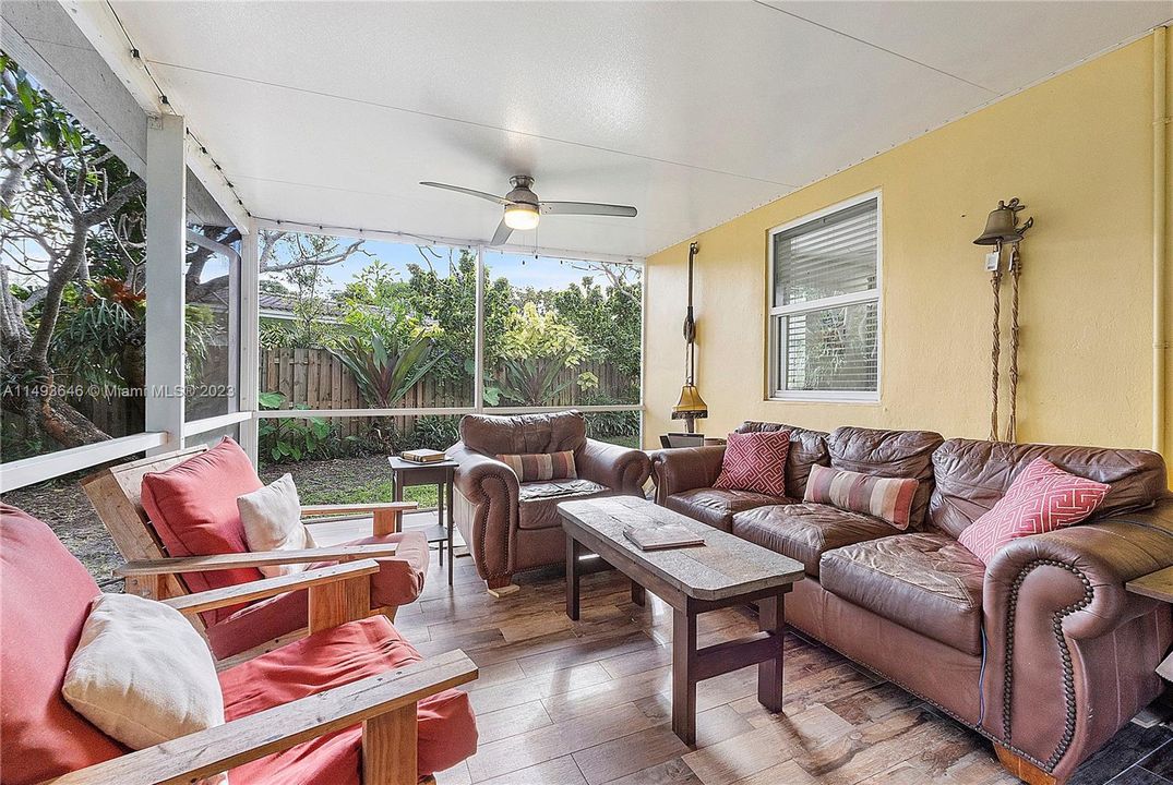 Recently Sold: $599,000 (3 beds, 2 baths, 1596 Square Feet)