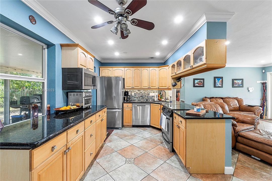 Recently Sold: $599,000 (3 beds, 2 baths, 1596 Square Feet)