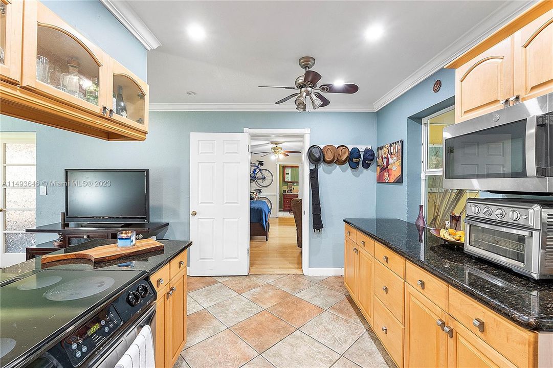 Recently Sold: $599,000 (3 beds, 2 baths, 1596 Square Feet)