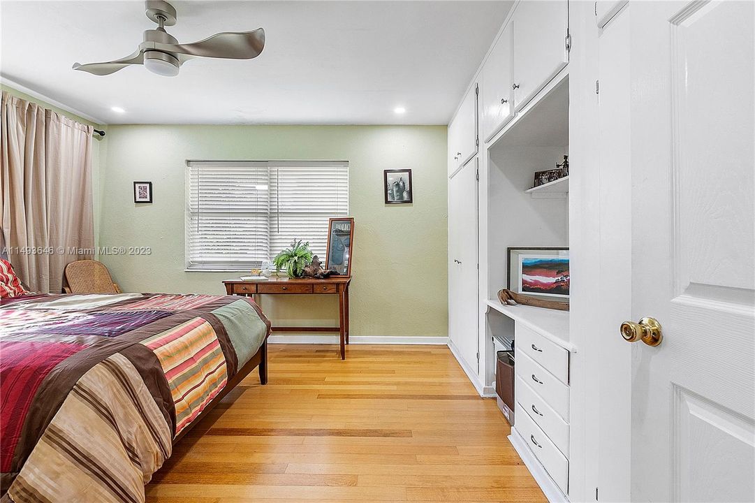 Recently Sold: $599,000 (3 beds, 2 baths, 1596 Square Feet)