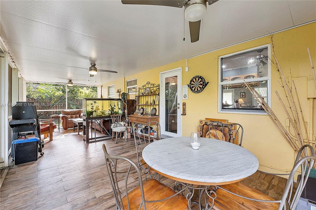 Recently Sold: $599,000 (3 beds, 2 baths, 1596 Square Feet)