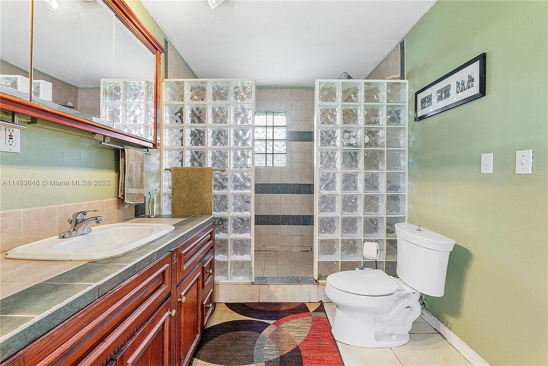 Recently Sold: $599,000 (3 beds, 2 baths, 1596 Square Feet)