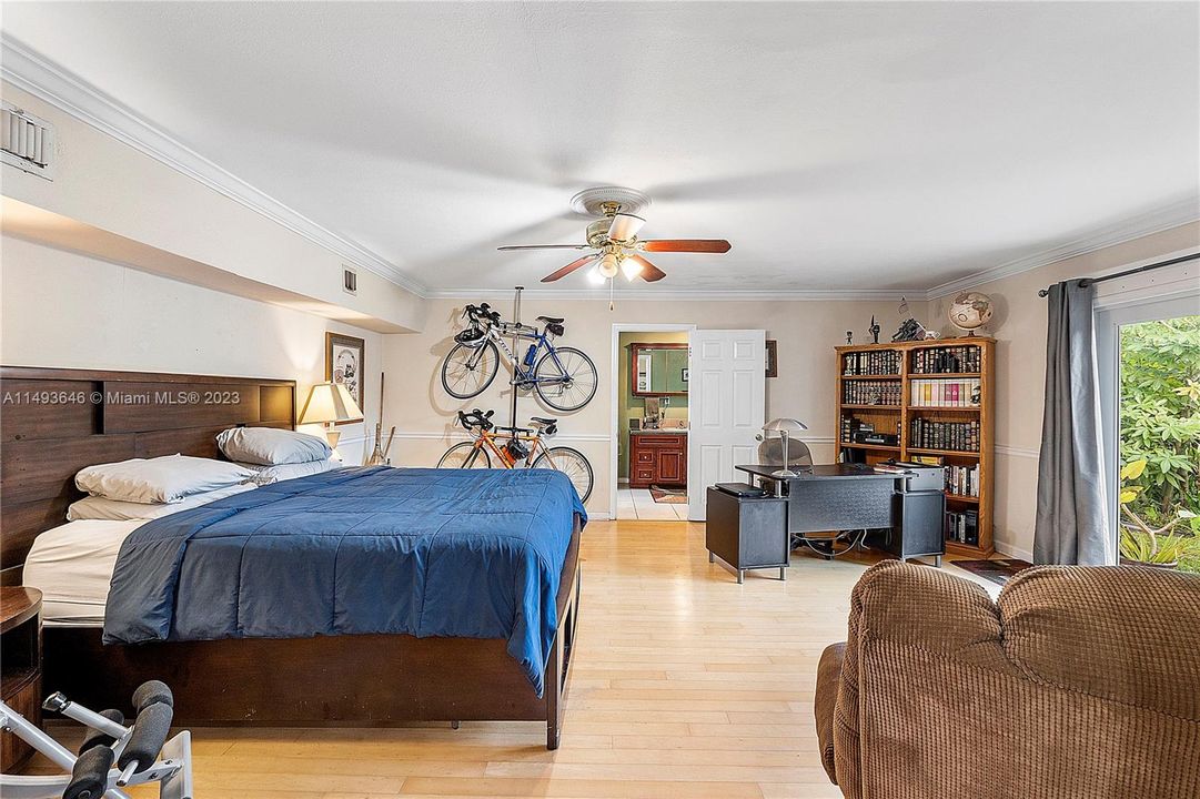 Recently Sold: $599,000 (3 beds, 2 baths, 1596 Square Feet)