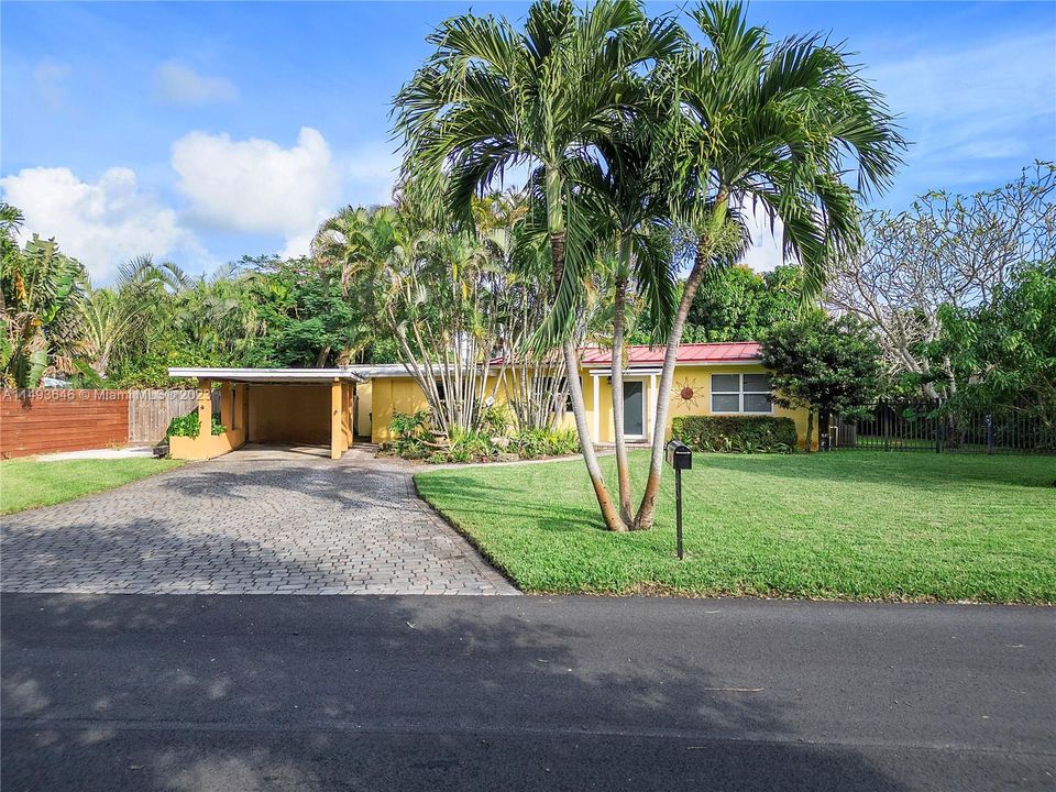 Recently Sold: $599,000 (3 beds, 2 baths, 1596 Square Feet)