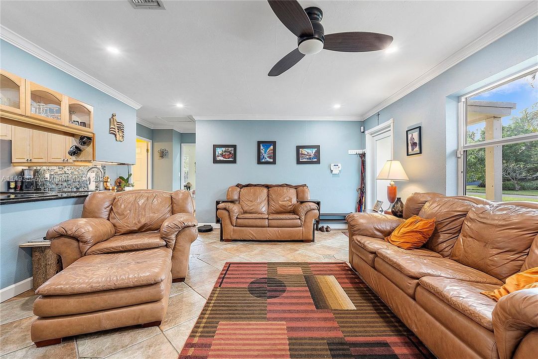 Recently Sold: $599,000 (3 beds, 2 baths, 1596 Square Feet)