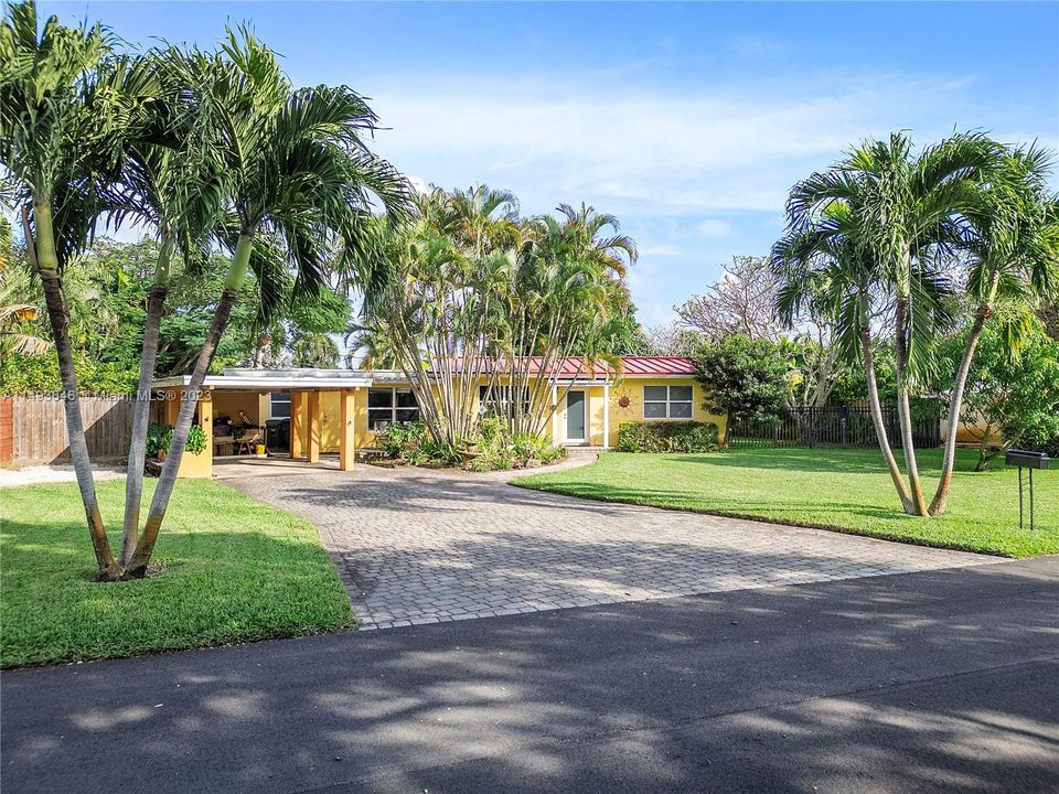 Recently Sold: $599,000 (3 beds, 2 baths, 1596 Square Feet)