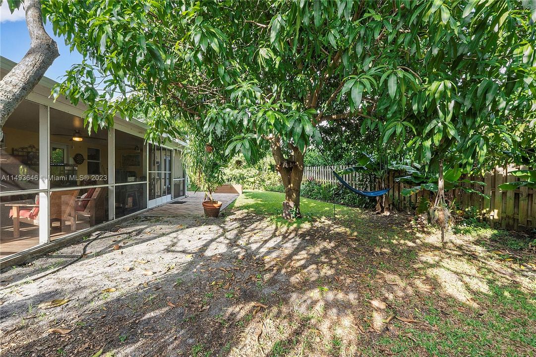 Recently Sold: $599,000 (3 beds, 2 baths, 1596 Square Feet)