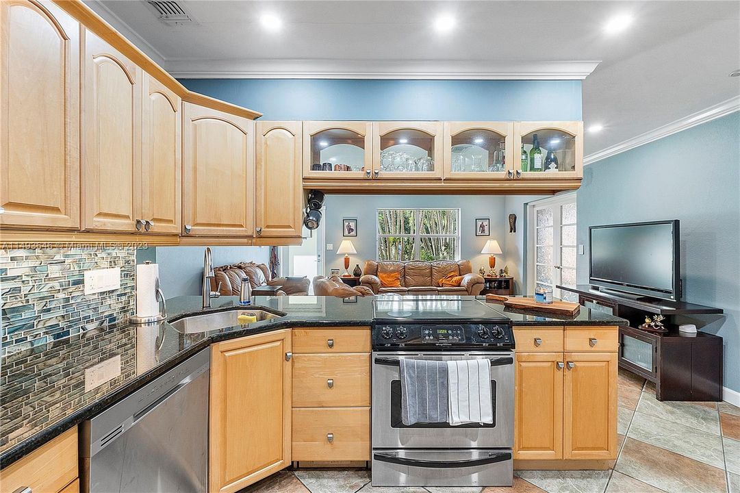 Recently Sold: $599,000 (3 beds, 2 baths, 1596 Square Feet)