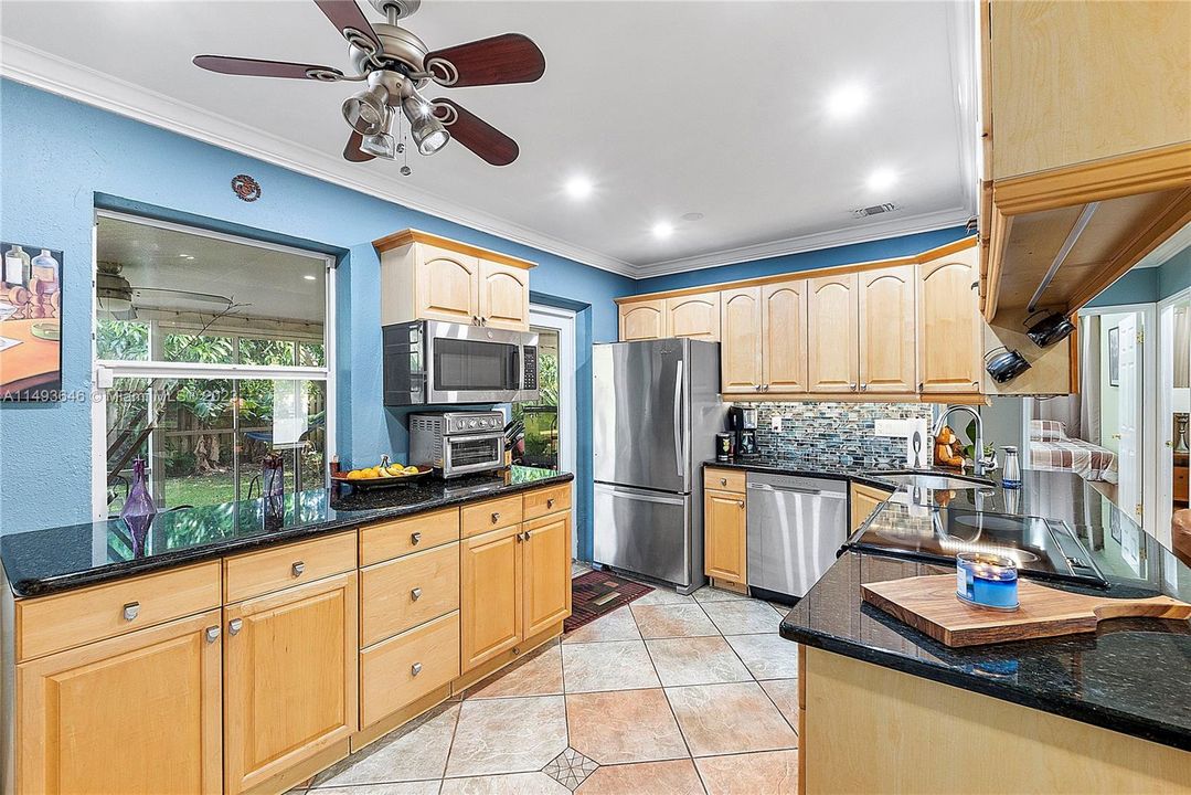 Recently Sold: $599,000 (3 beds, 2 baths, 1596 Square Feet)