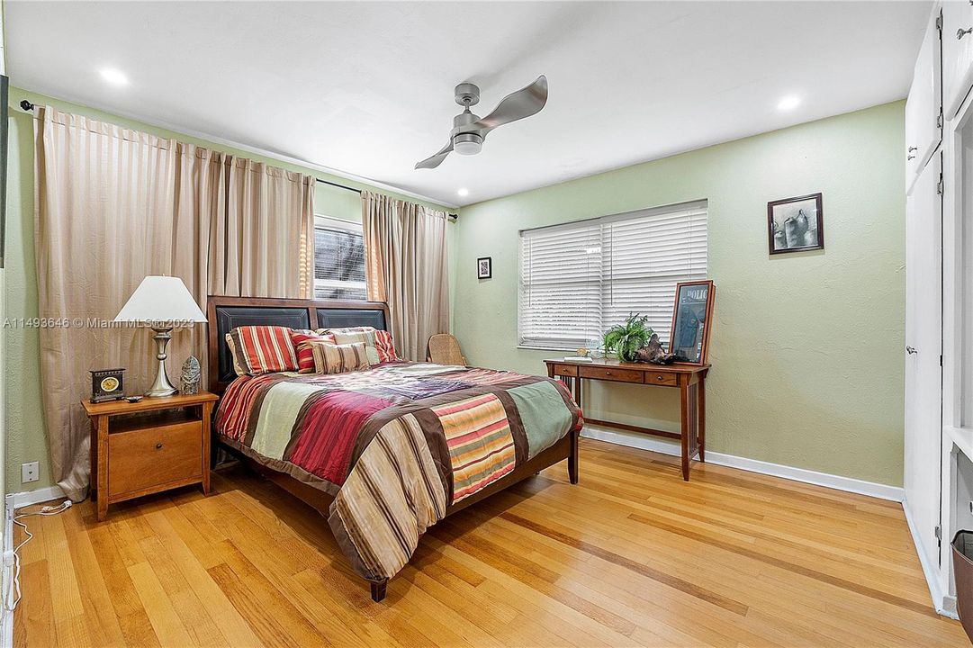 Recently Sold: $599,000 (3 beds, 2 baths, 1596 Square Feet)