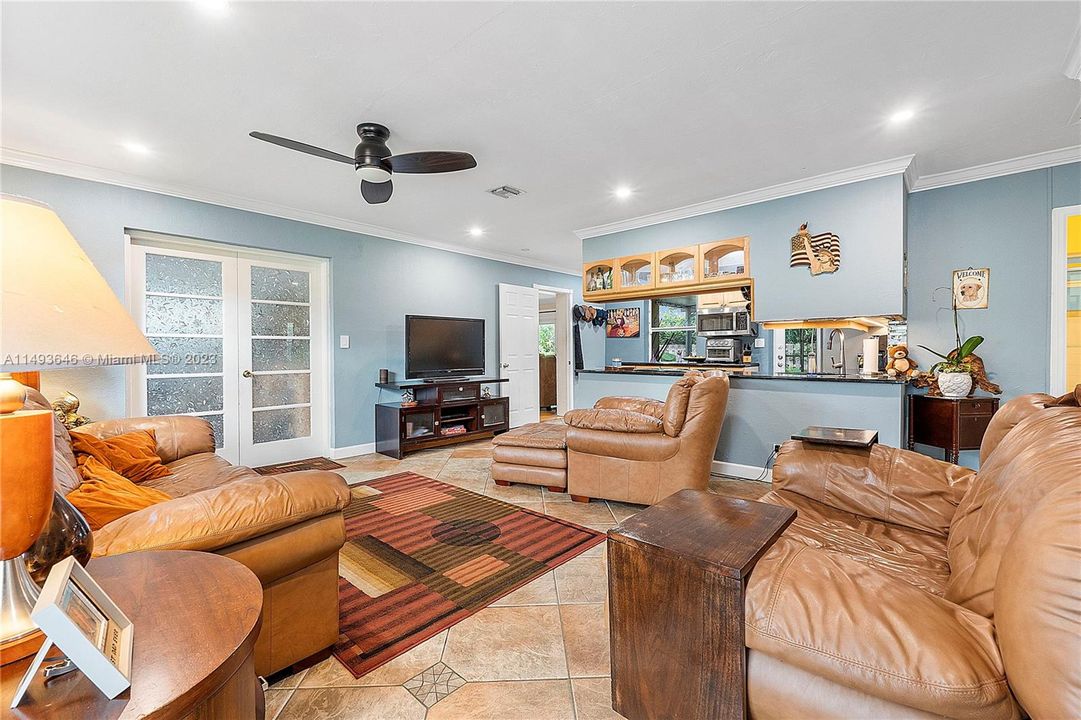 Recently Sold: $599,000 (3 beds, 2 baths, 1596 Square Feet)