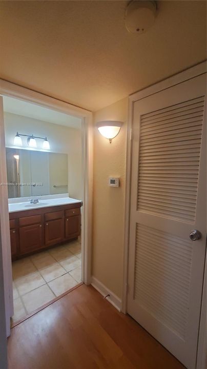 Recently Sold: $212,000 (1 beds, 1 baths, 780 Square Feet)