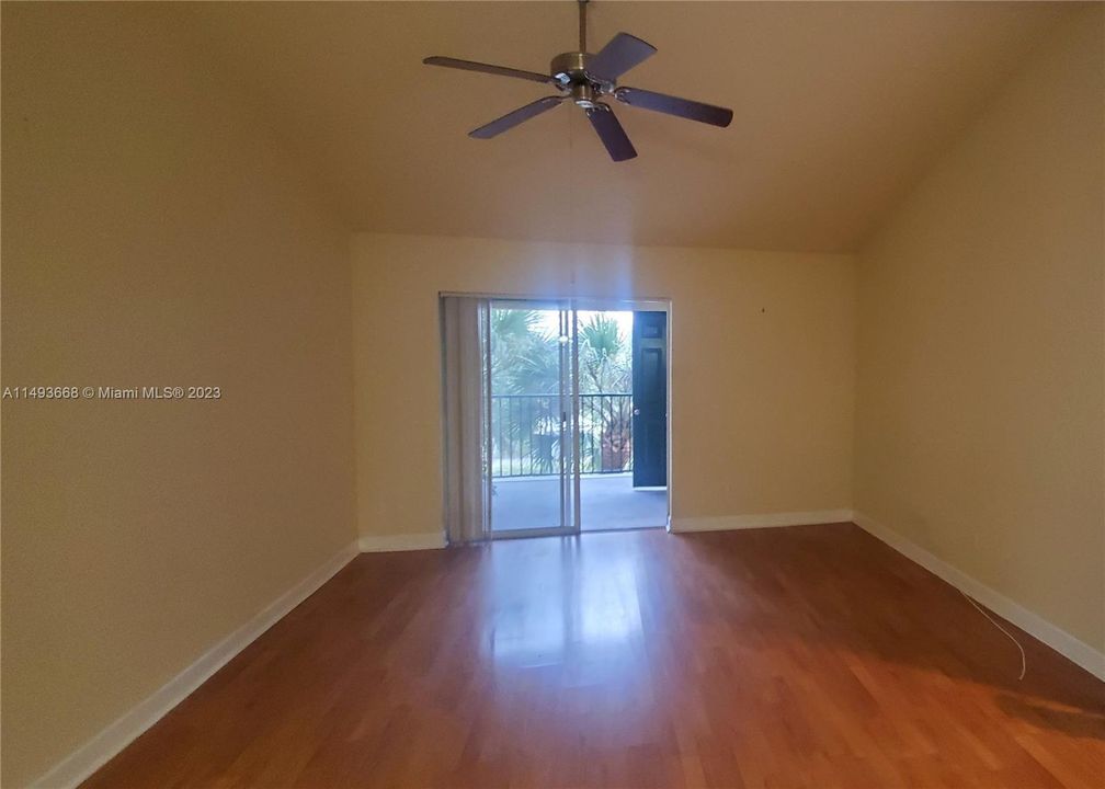 Recently Sold: $212,000 (1 beds, 1 baths, 780 Square Feet)