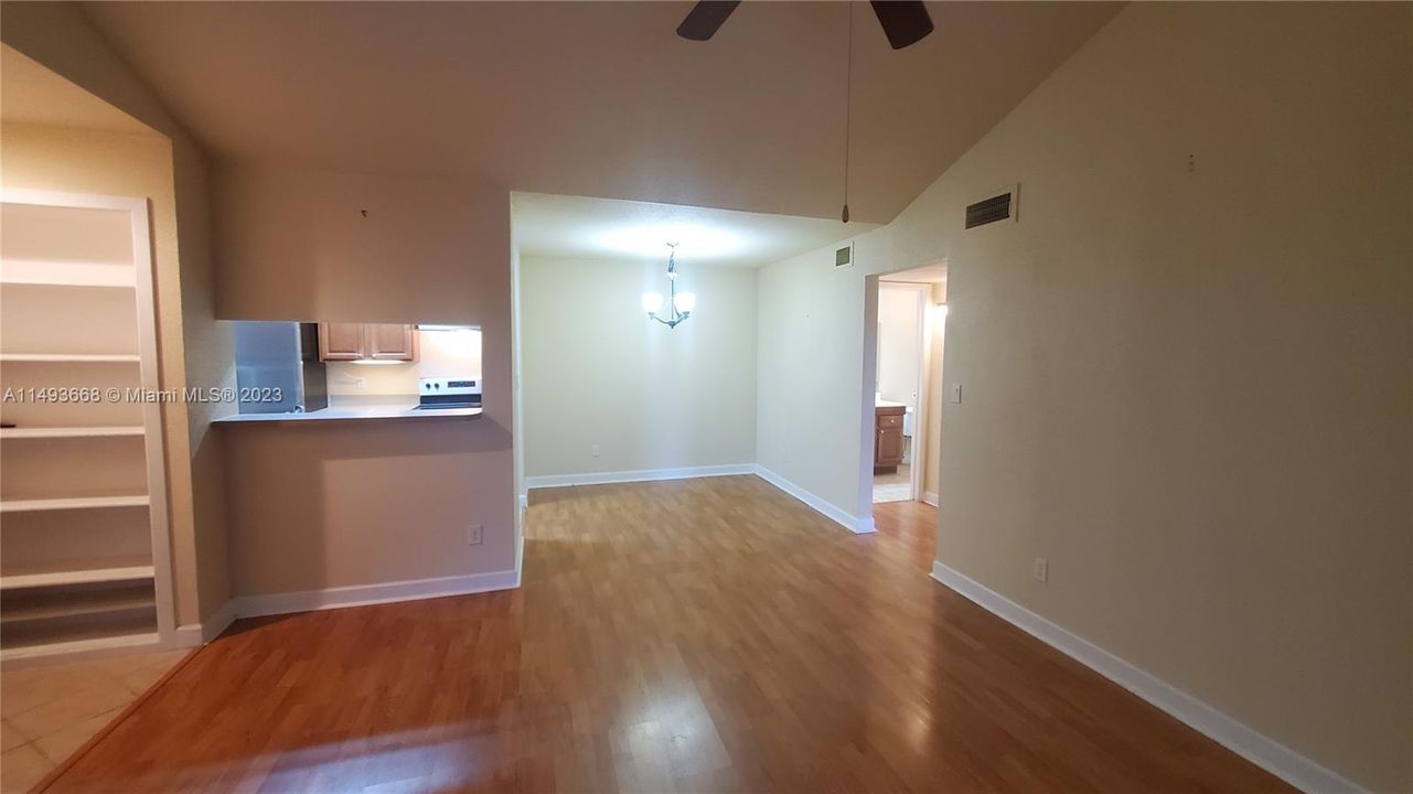 Recently Sold: $212,000 (1 beds, 1 baths, 780 Square Feet)