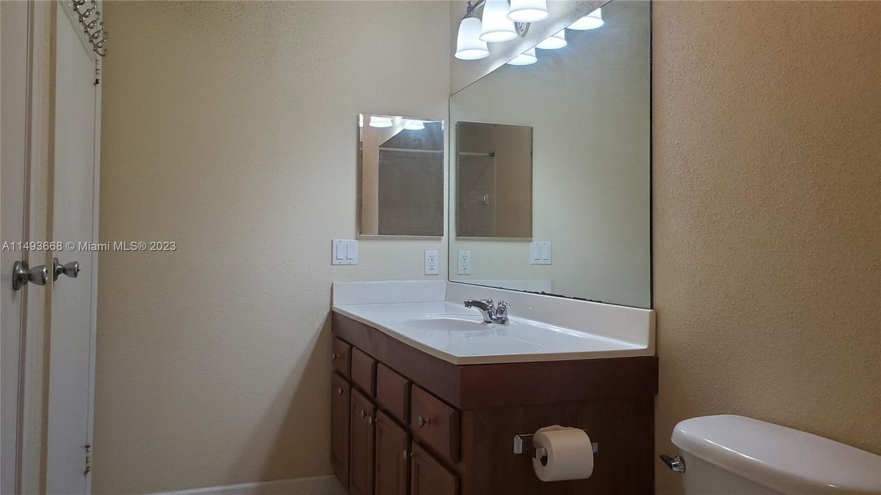 Recently Sold: $212,000 (1 beds, 1 baths, 780 Square Feet)