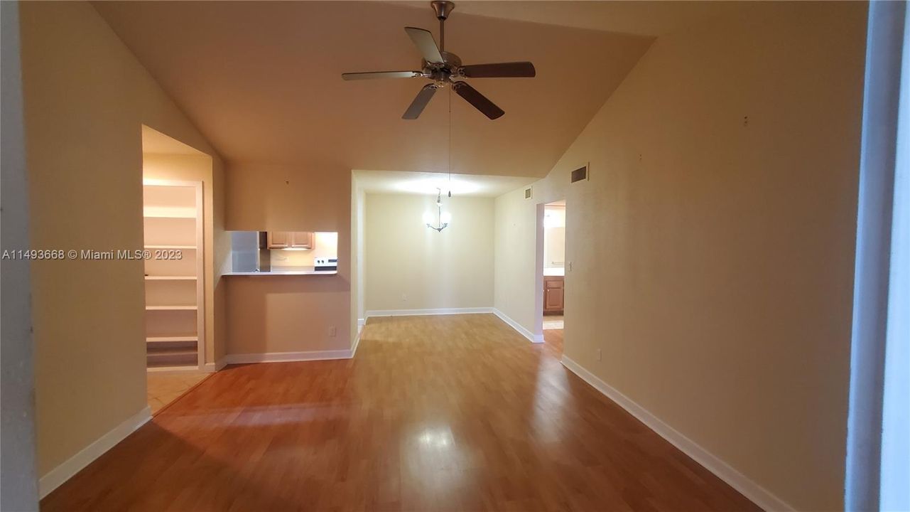 Recently Sold: $212,000 (1 beds, 1 baths, 780 Square Feet)