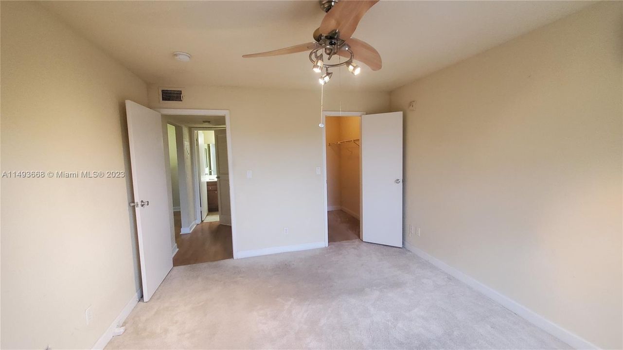 Recently Sold: $212,000 (1 beds, 1 baths, 780 Square Feet)