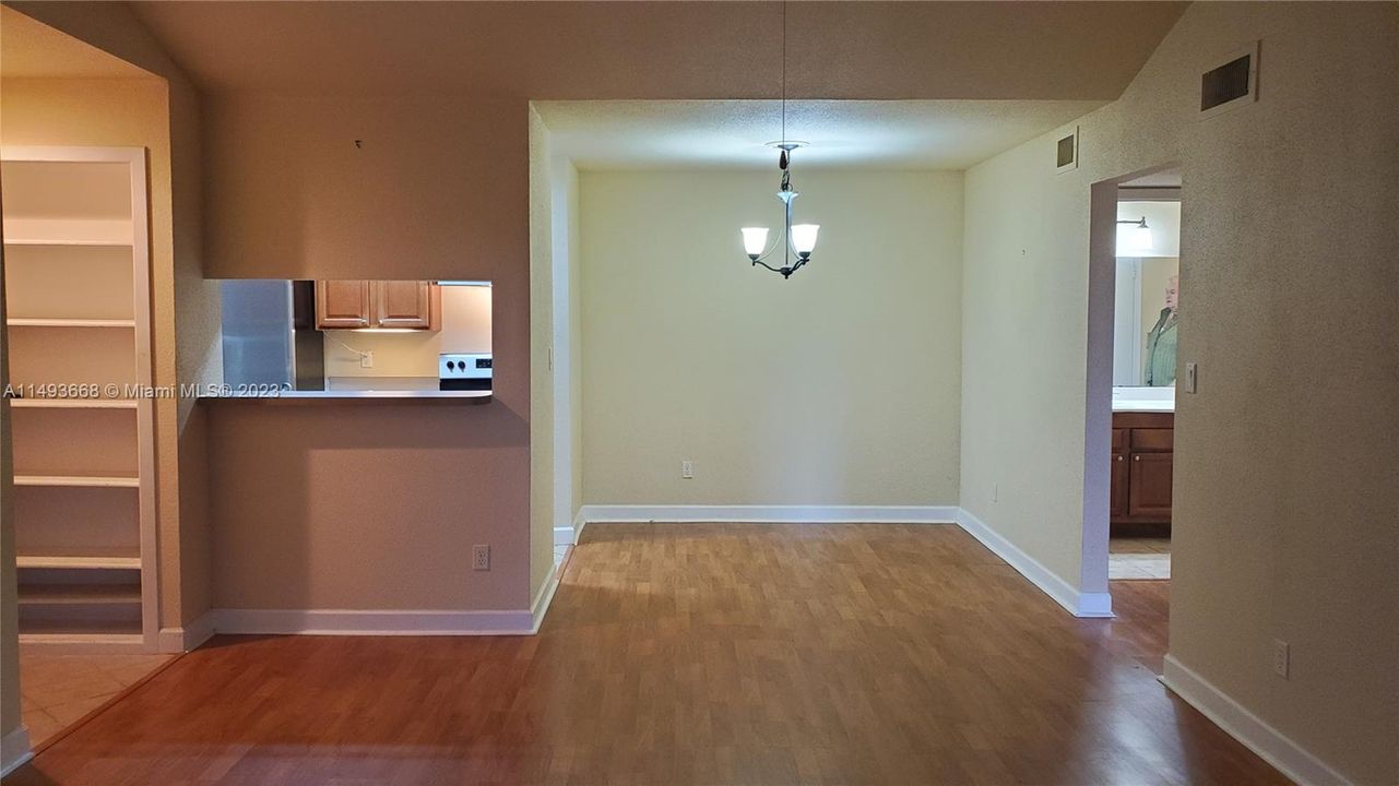 Recently Sold: $212,000 (1 beds, 1 baths, 780 Square Feet)