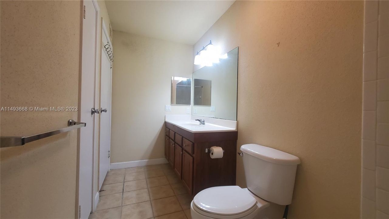 Recently Sold: $212,000 (1 beds, 1 baths, 780 Square Feet)