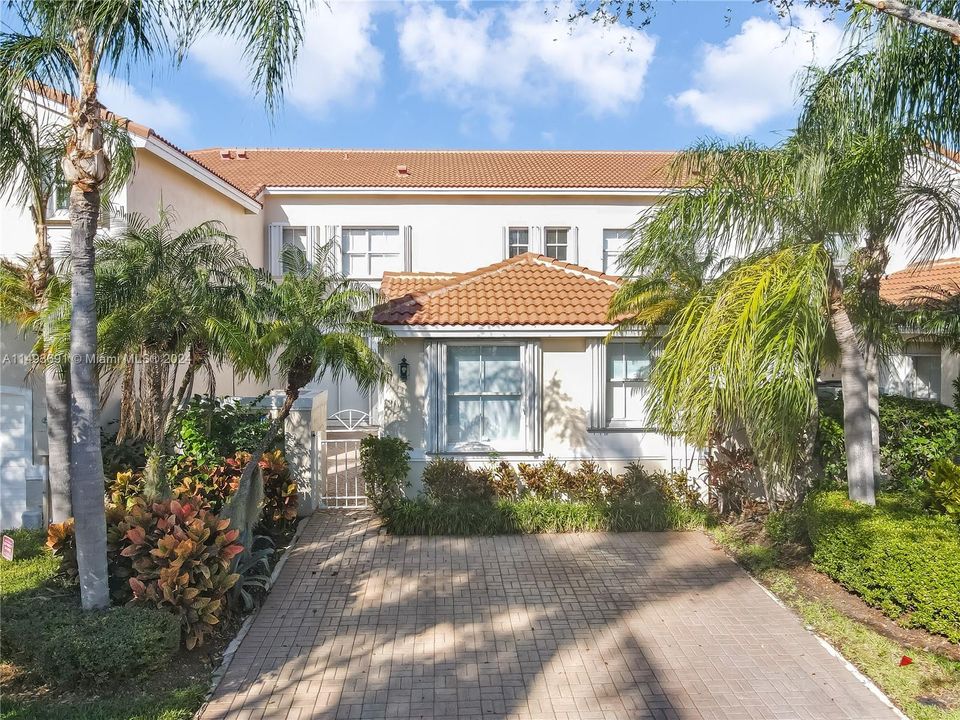 Recently Rented: $3,395 (2 beds, 2 baths, 1404 Square Feet)