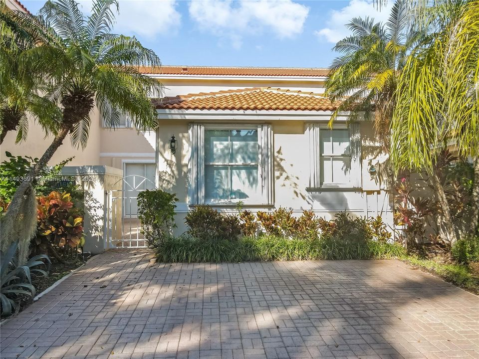 Recently Rented: $3,395 (2 beds, 2 baths, 1404 Square Feet)