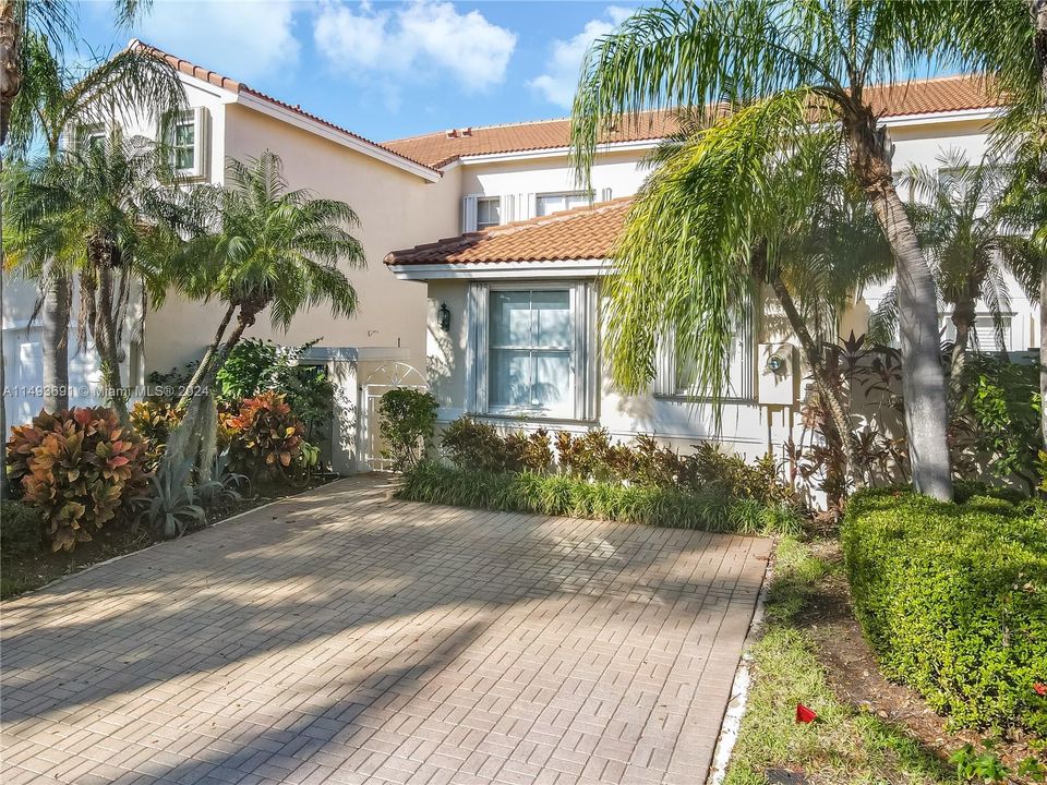 Recently Rented: $3,395 (2 beds, 2 baths, 1404 Square Feet)