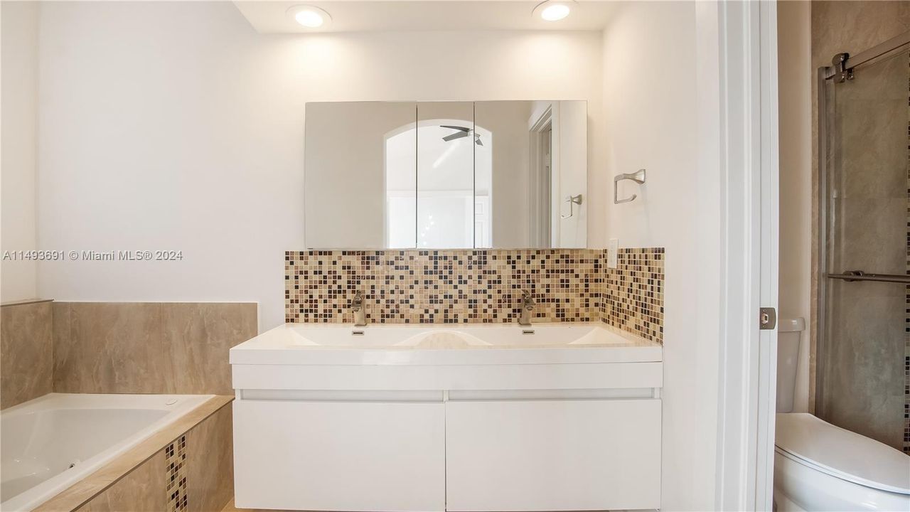 Recently Rented: $3,395 (2 beds, 2 baths, 1404 Square Feet)