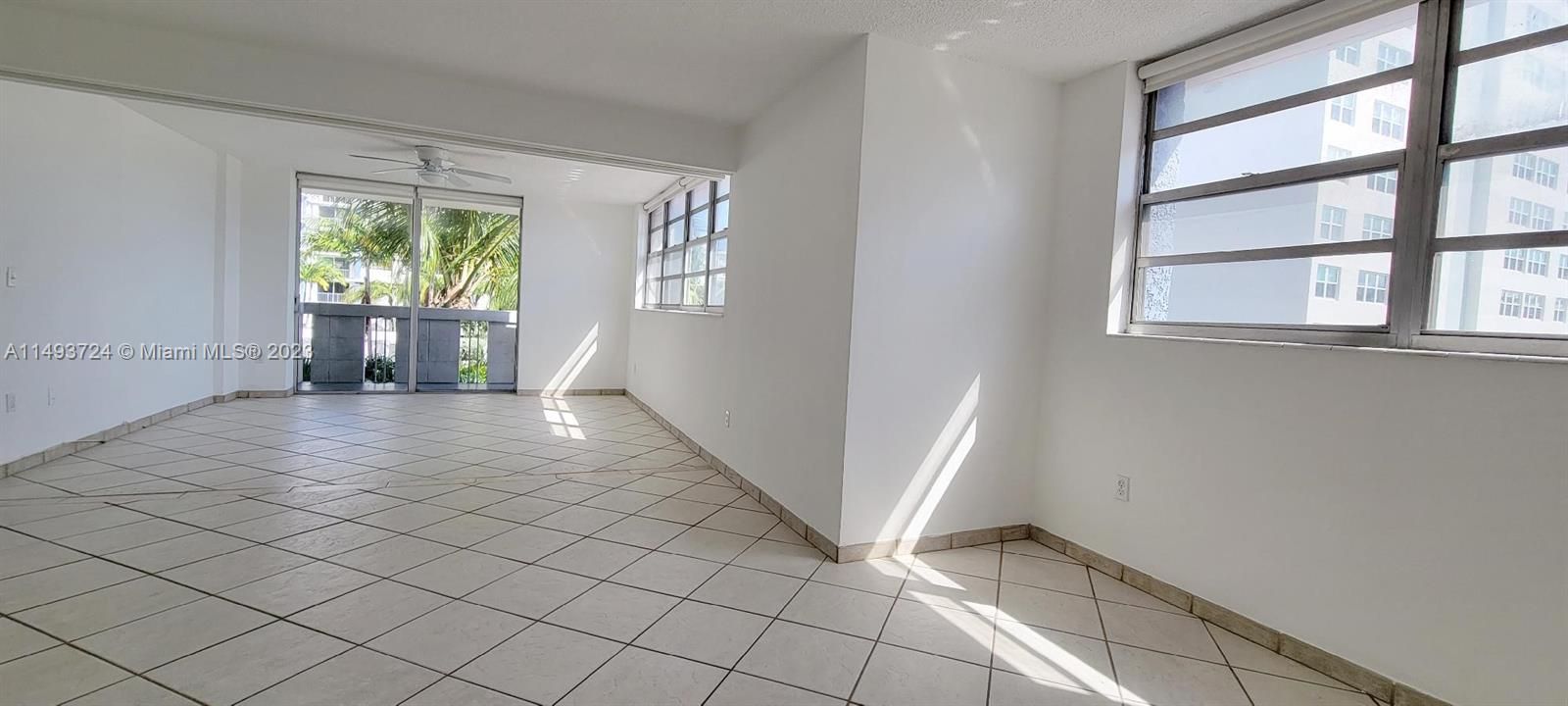 最近售出: $349,900 (1 贝兹, 1 浴室, 920 平方英尺)