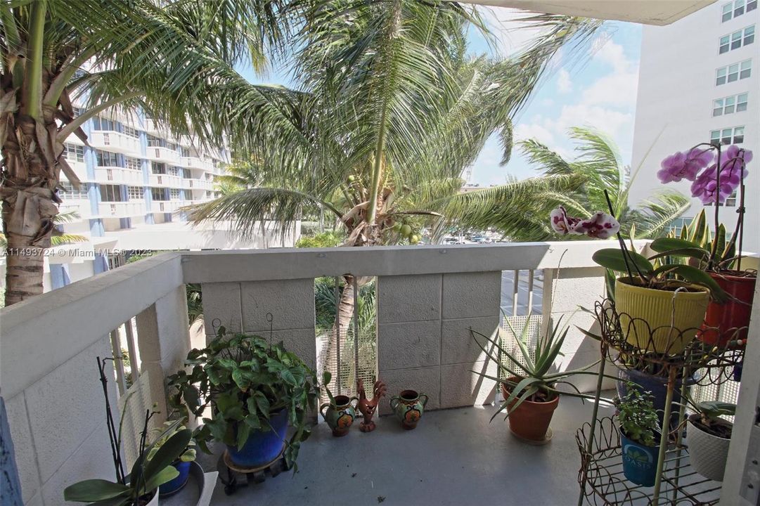 最近售出: $349,900 (1 贝兹, 1 浴室, 920 平方英尺)