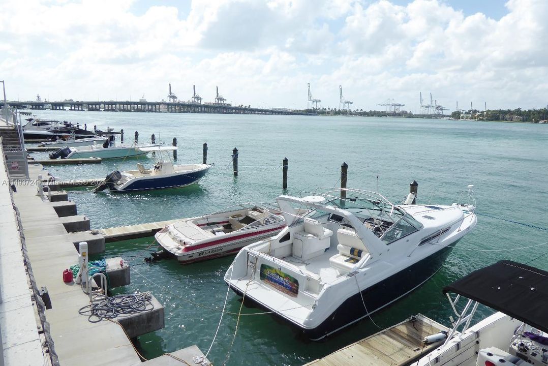 最近售出: $349,900 (1 贝兹, 1 浴室, 920 平方英尺)