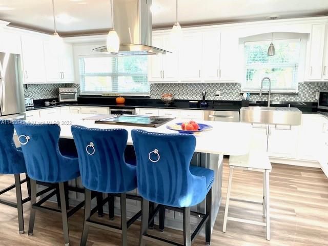 Vendido Recientemente: $789,000 (3 camas, 2 baños, 2148 Pies cuadrados)