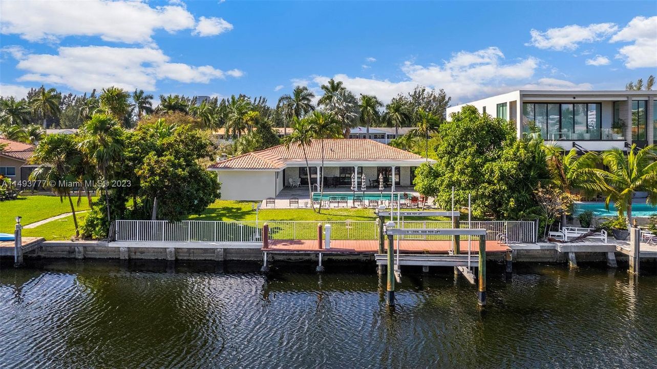 For Sale: $2,850,000 (3 beds, 2 baths, 2420 Square Feet)