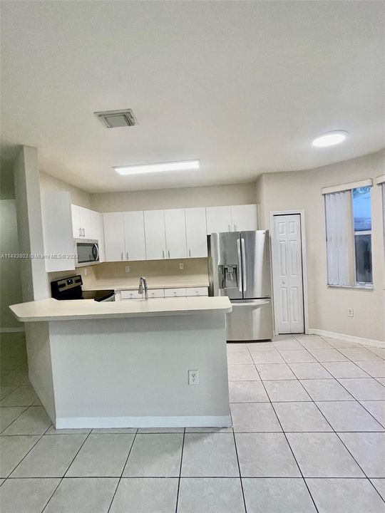 Recently Rented: $3,200 (3 beds, 2 baths, 1770 Square Feet)