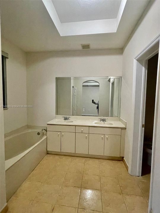 Recently Rented: $3,200 (3 beds, 2 baths, 1770 Square Feet)