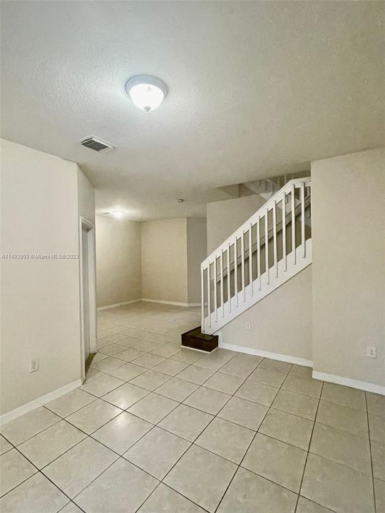 Recently Rented: $3,200 (3 beds, 2 baths, 1770 Square Feet)