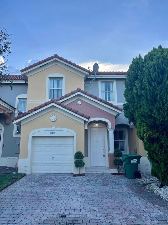 Recently Rented: $3,200 (3 beds, 2 baths, 1770 Square Feet)