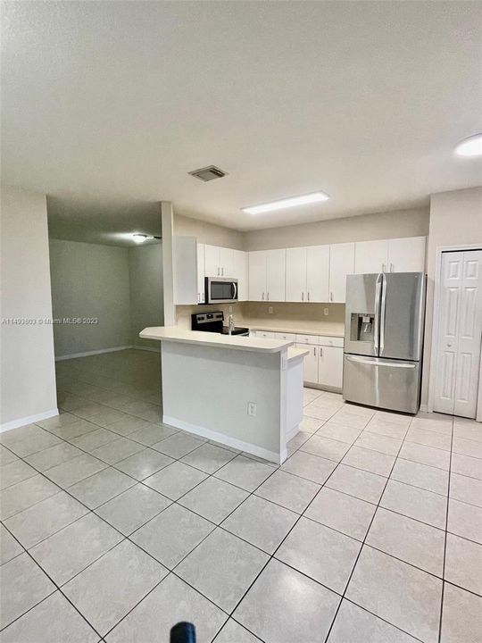 Recently Rented: $3,200 (3 beds, 2 baths, 1770 Square Feet)