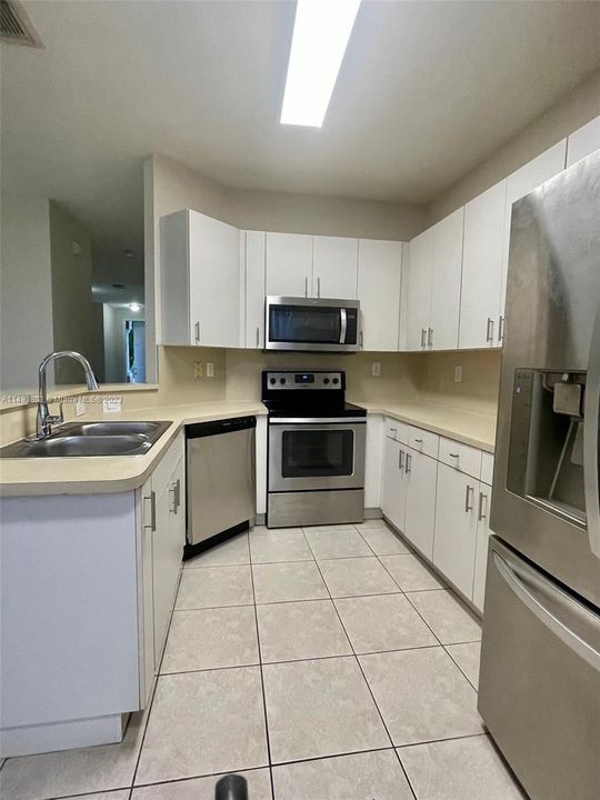 Recently Rented: $3,200 (3 beds, 2 baths, 1770 Square Feet)