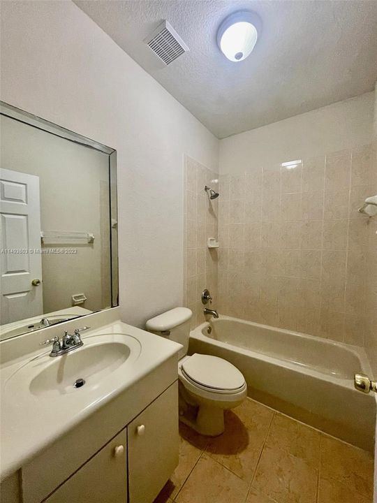 Recently Rented: $3,200 (3 beds, 2 baths, 1770 Square Feet)