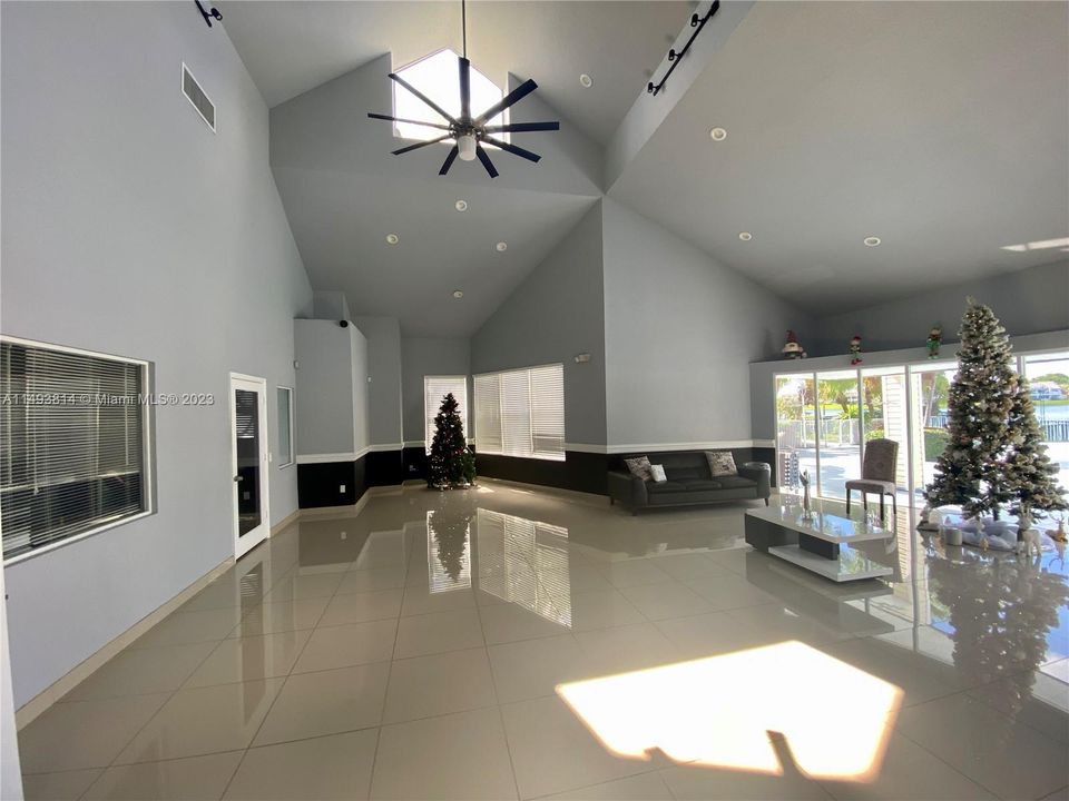 Recently Rented: $2,300 (2 beds, 2 baths, 1020 Square Feet)