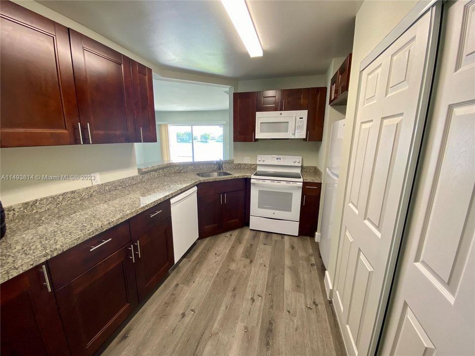 Recently Rented: $2,300 (2 beds, 2 baths, 1020 Square Feet)